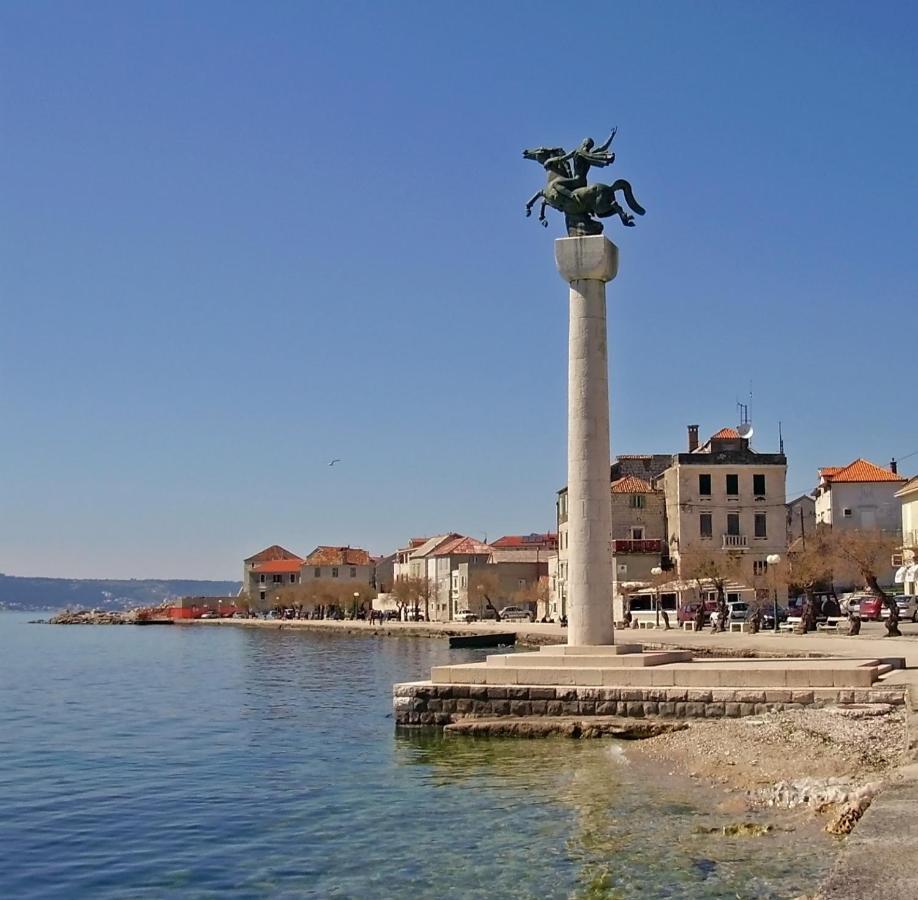 Apartment In Kastel Luksic With Terrace, Air Conditioning, W-Lan, Washing Machine 5107-3 Kastela Exterior photo